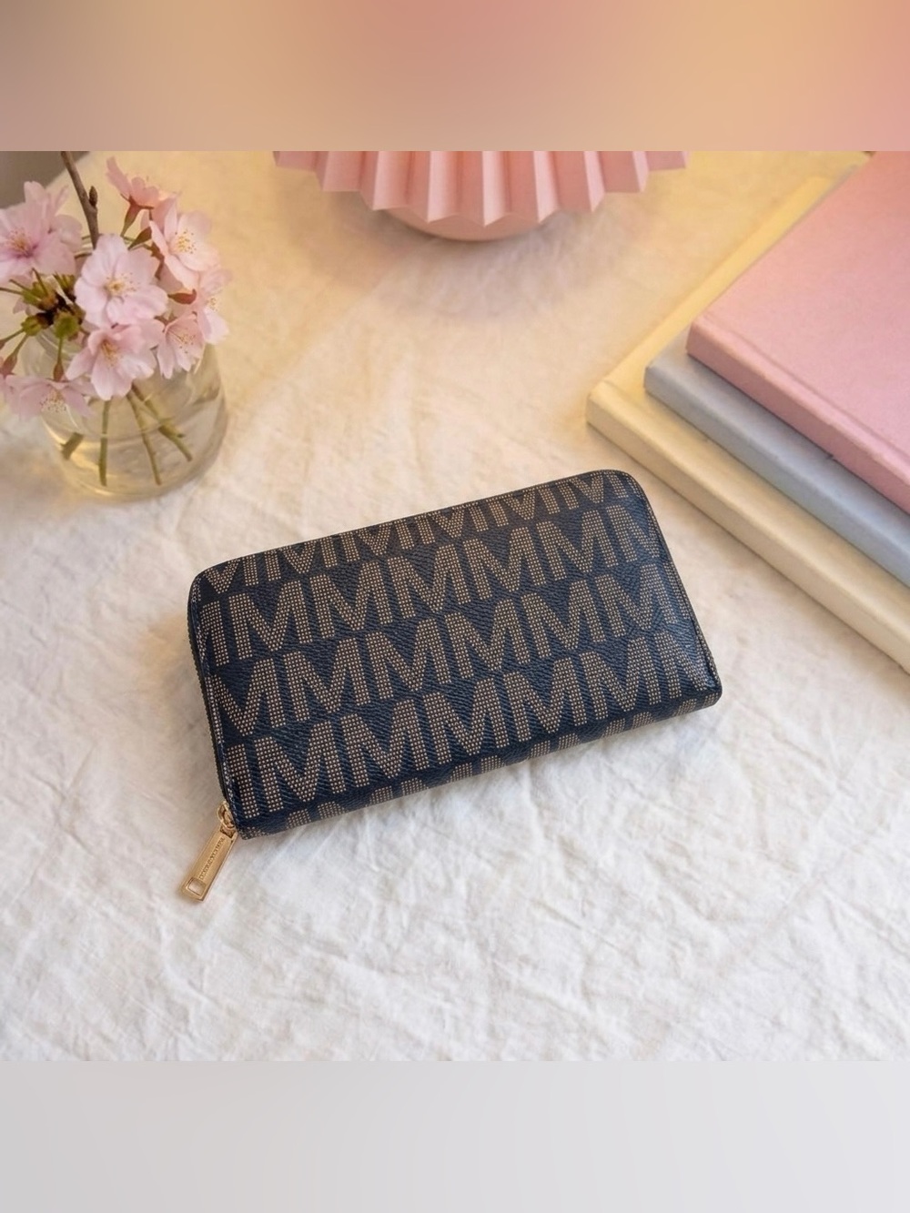NWT MFK Collection Daniel Milan Model Women’s Signature Wallet w/ Wristlet Strap